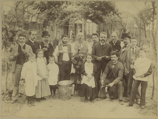 Gruppo in posa durante una mazza in Argentina