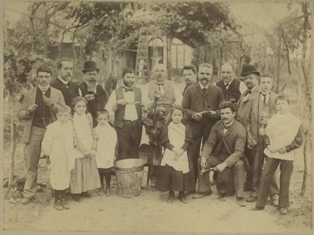 Gruppo in posa durante una mazza in Argentina