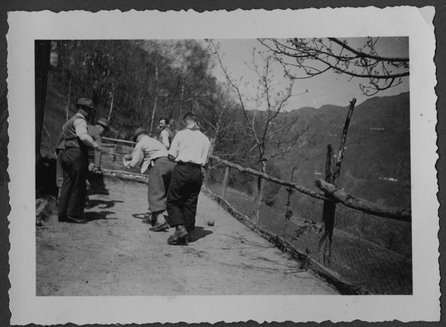 Giocatori di bocce del club alpino Caval Drossa