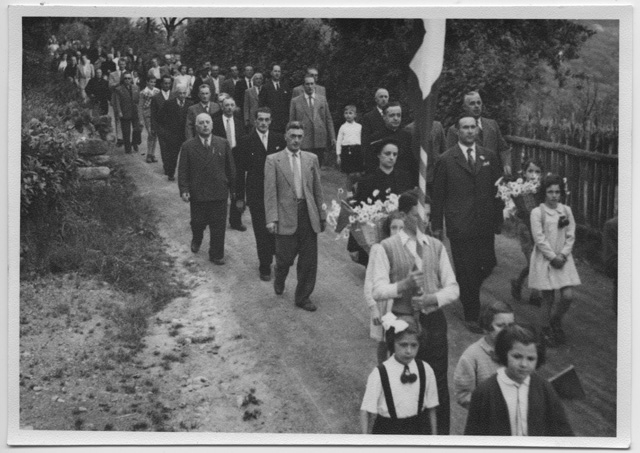 Processione per l'inaugurazione del gonfalone di Cagiallo