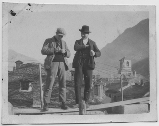 Due uomini su un ponteggio a Bellinzona