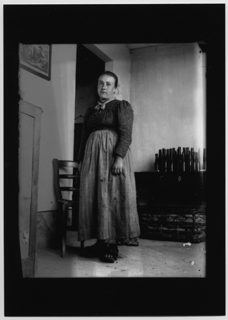 Ritratto di donna in casa Quirici