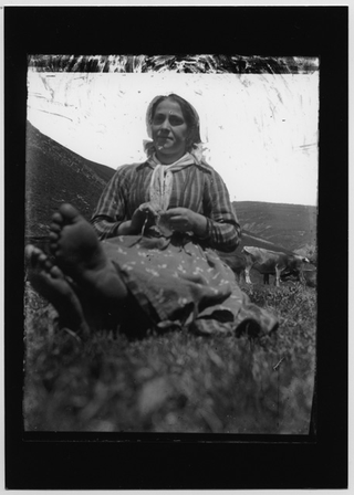 Ritratto di donna su un prato