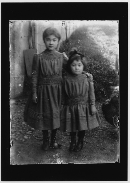 Ritratto di due bambine