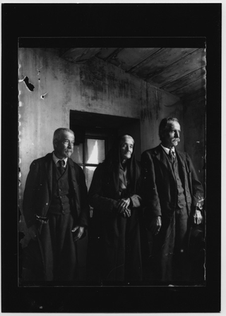 Ritratto dei fratelli Canonica in piedi