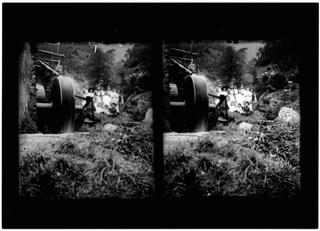 La famiglia Quirici a fianco del mulino di Bidogno