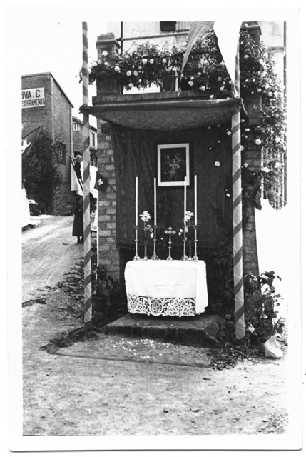 Altare allestito per la processione del Corpus Domini