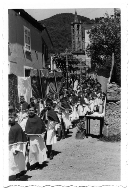 Bambini nella processione del Corpus Domini