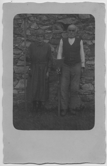 Ritratto di Giovanni e Mariin Fumasoli con rastrello e badile