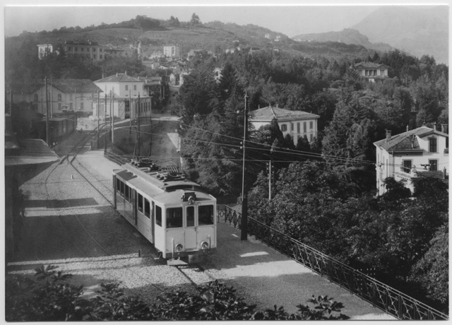 Il tram Lugano-Tesserete alla stazione di Lugano