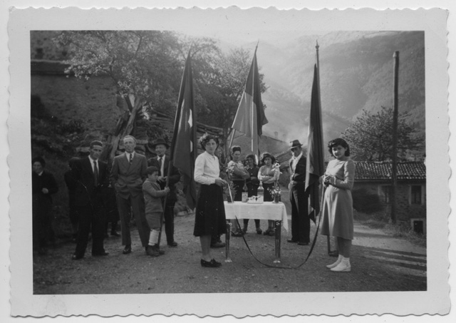 Festa per l'arrivo dell'autopostale a Certara