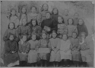 Alunne della scuola consortile di Lopagno-Roveredo in posa