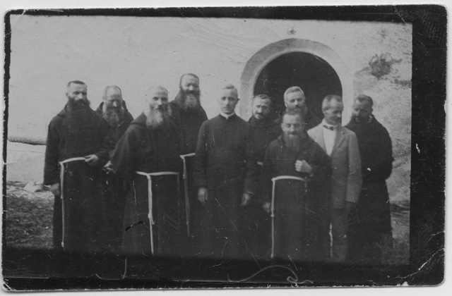 Ritratto di frati in posa