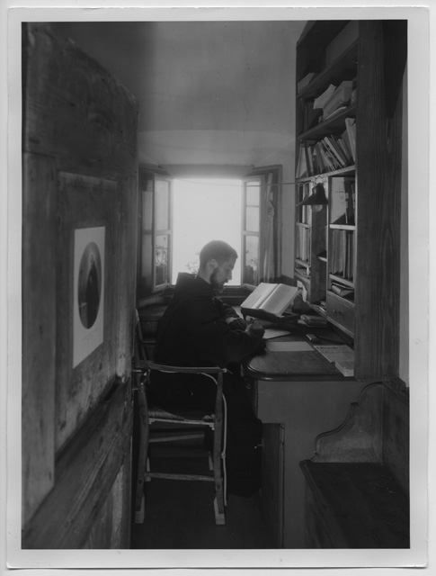 Ritratto di un frate nella sua cella mentre scrive