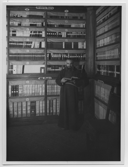 Ritratto di Padre Fedele da Vaglio in biblioteca