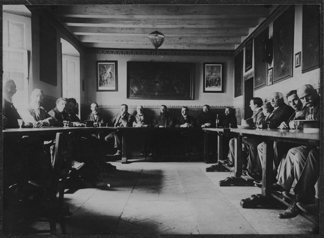 Ritratto dei partecipanti alla prima riunione della Società ticinese per la conservazione delle bellezze naturali nel refettorio del Convento