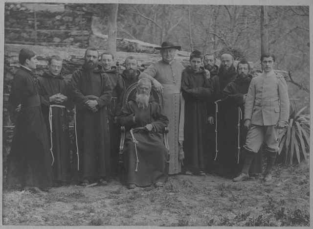 Ritratto dei frati di Bigorio con S.E. Monsignor Peri-Morosini