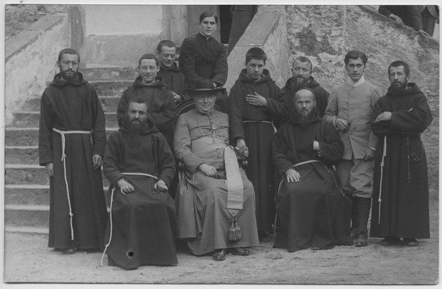 Ritratto dei frati di Bigorio con S.E. Monsignor Peri-Morosini
