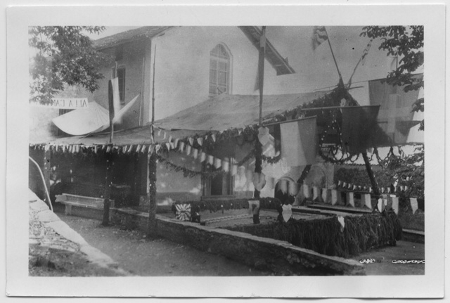 Palco preparato davanti alla chiesa del Convento in occasione della festa del V Centenario del Convento