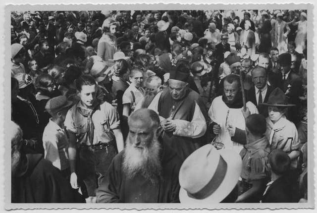 Arrivo di Monsignor Noseda al Convento di Bigorio in occasione della festa per il V Centenario del Convento