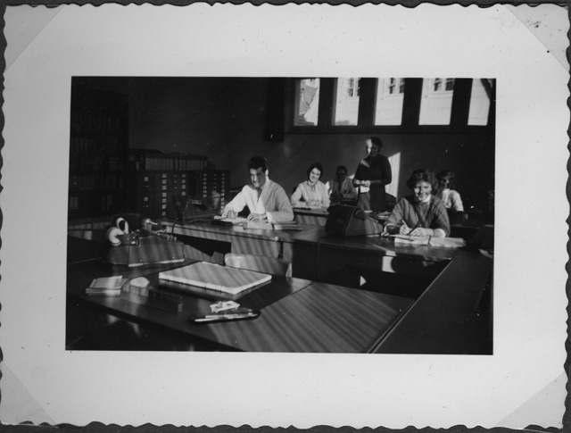 Renato Lucca nell'ufficio di Le Locle della FAR (Fabriques d'assortiments réunies)