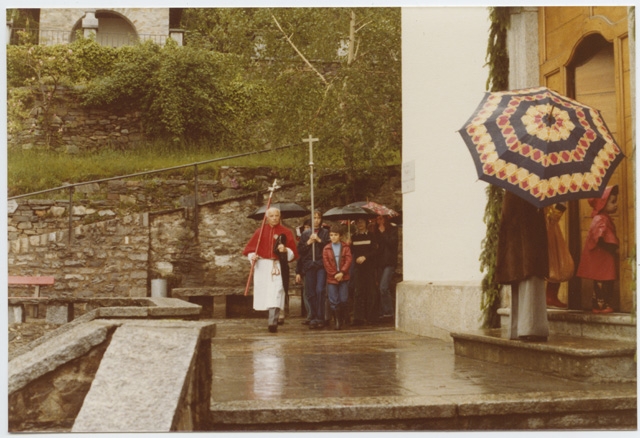 Arrivo della processione dell'Ascensione alla chiesa del Convento di Bigorio