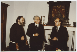 Francesco Cossiga e Kurt Furgler con Fra' Roberto Pasotti in occasione dell'incontro dei due presidenti al Convento di Bigorio