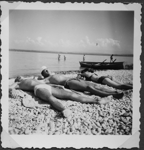 Renato Lucca e un amico in vacanza al mare