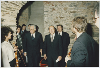 Il presidente Cossiga e il presidente Furgler nella Cappella del Convento di Bigorio dopo il concerto