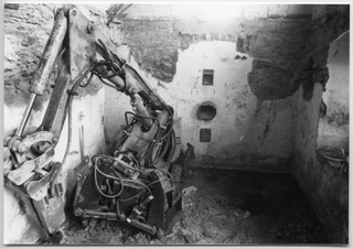 Scavatrice all'interno del Convento di Bigorio durante i lavori di restauro