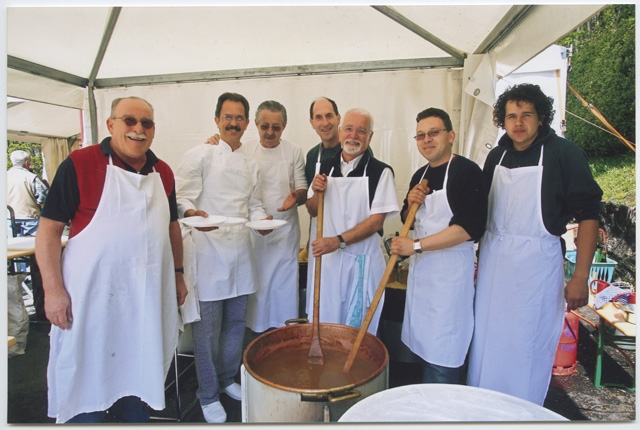 Cuochi durante la festa dell'Ascensione al Convento di Bigorio