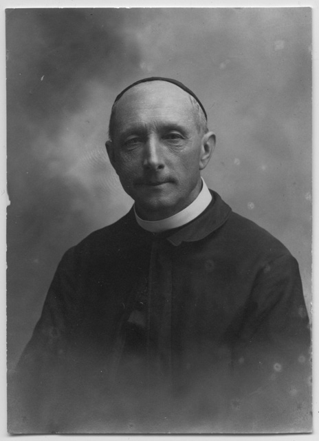 Ritratto di don Giovanni De-Luigi (1863-1957), parroco di Gnosca