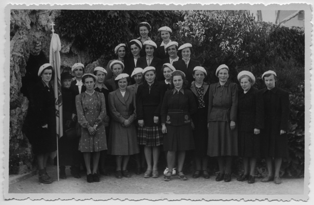 Ritratto di donne in occasione della benedizione della bandiera dell'Azione Cattolica capriaschese