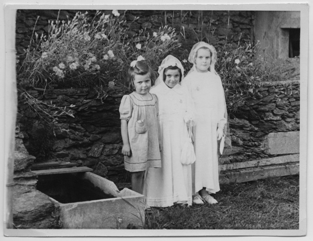 Ritratto di tre bambine in occasione della Prima Comunione