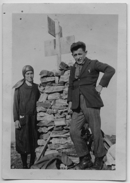 Giuseppe e Gilda Lepori sulla cima del Camoghè