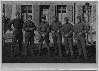 Gruppo di ufficiali in posa