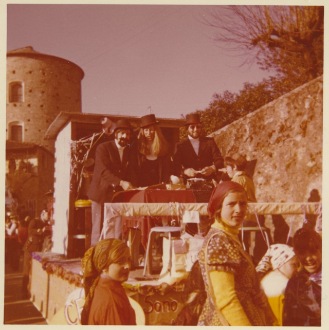 Carro di carnevale del paese di Vaglio