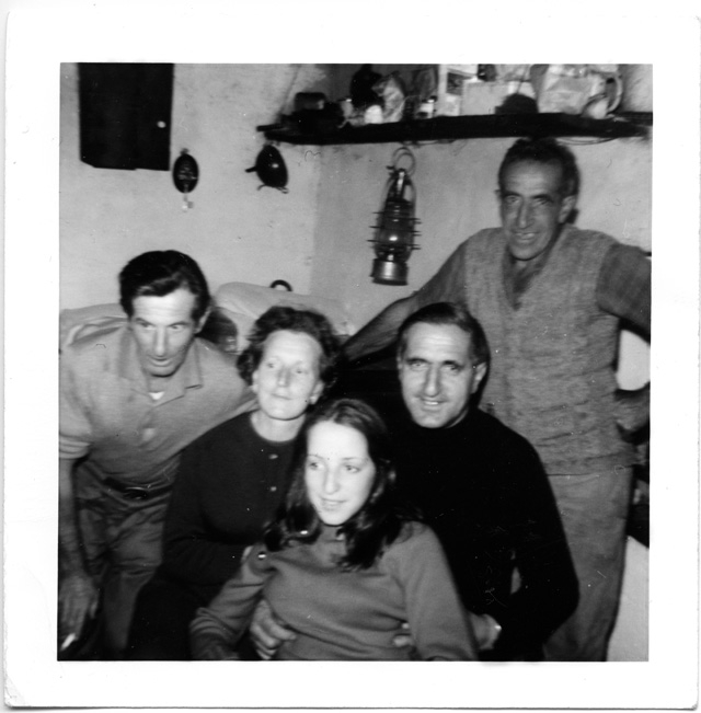 Famiglia Quadri nella cascina di Plinio Storni ai Monti di Condra