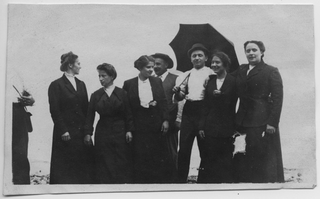 Gruppo di persone in posa a Seattle