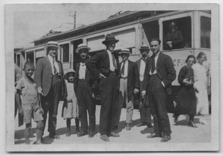 Appartenenti del culb alpino in partenza per una gita