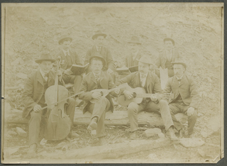 Ritratto di uomini con strumenti musicali