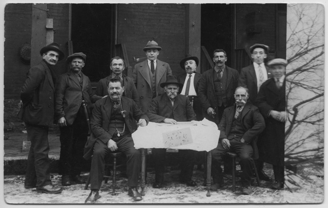 Emigranti valcollini in posa a St. Louis