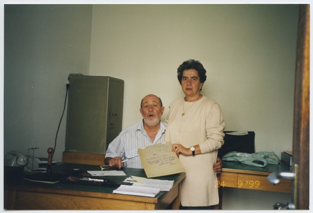 Eros Moresi al lavoro nell'ufficio postale di Colla