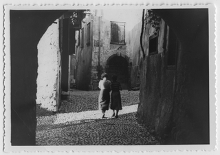 Veduta di una via di paese