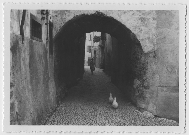 Veduta di un portico di Roveredo