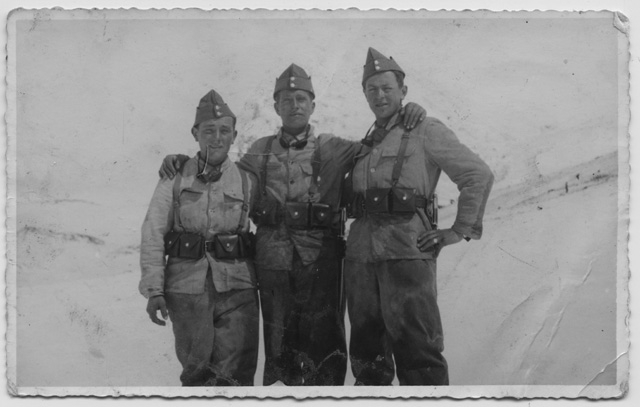 Tre militari sulla neve