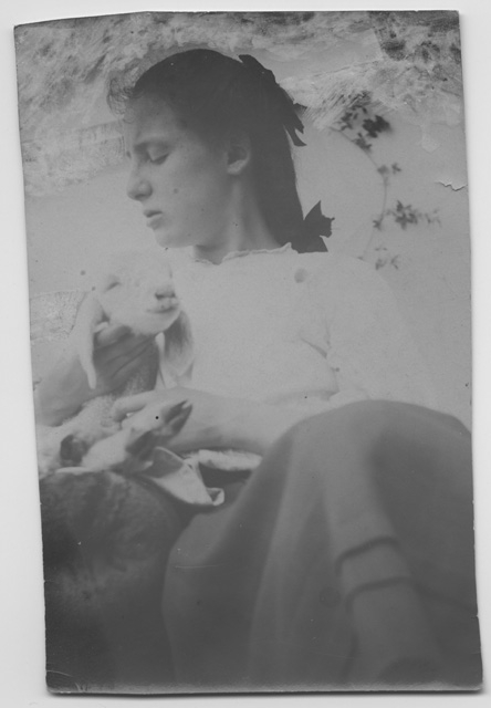 Gina Maria Rossi con un agnellino