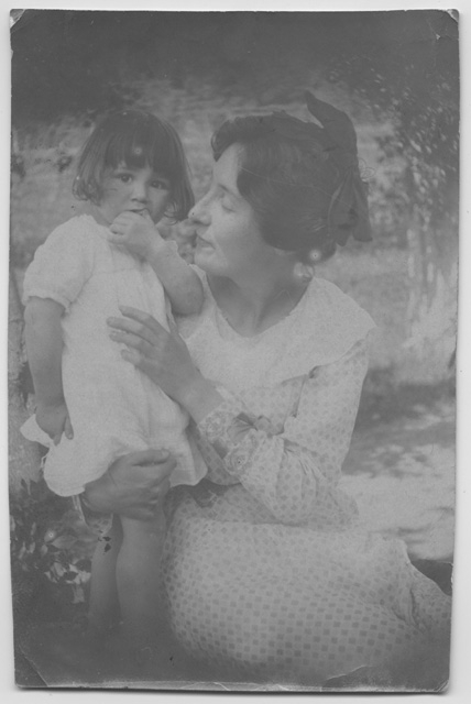 Gina Maria Rossi con bambina a Biolda