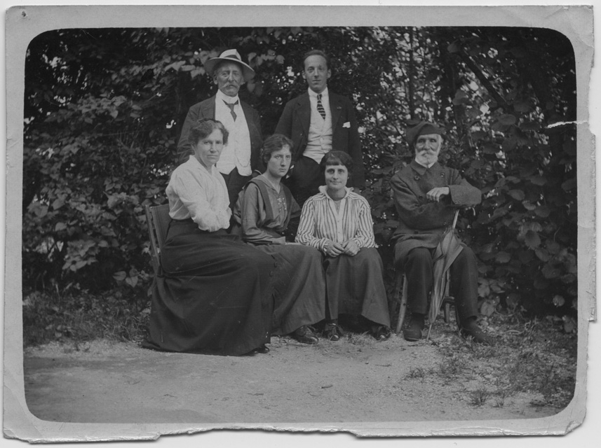 Famiglia Rossi in posa con il Conte Asinelli