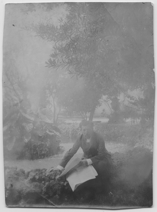 Ritratto di Luigi Rossi con giornale